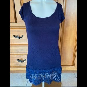 💰3 for $20 - Fitting Shirt with Lace Bottom